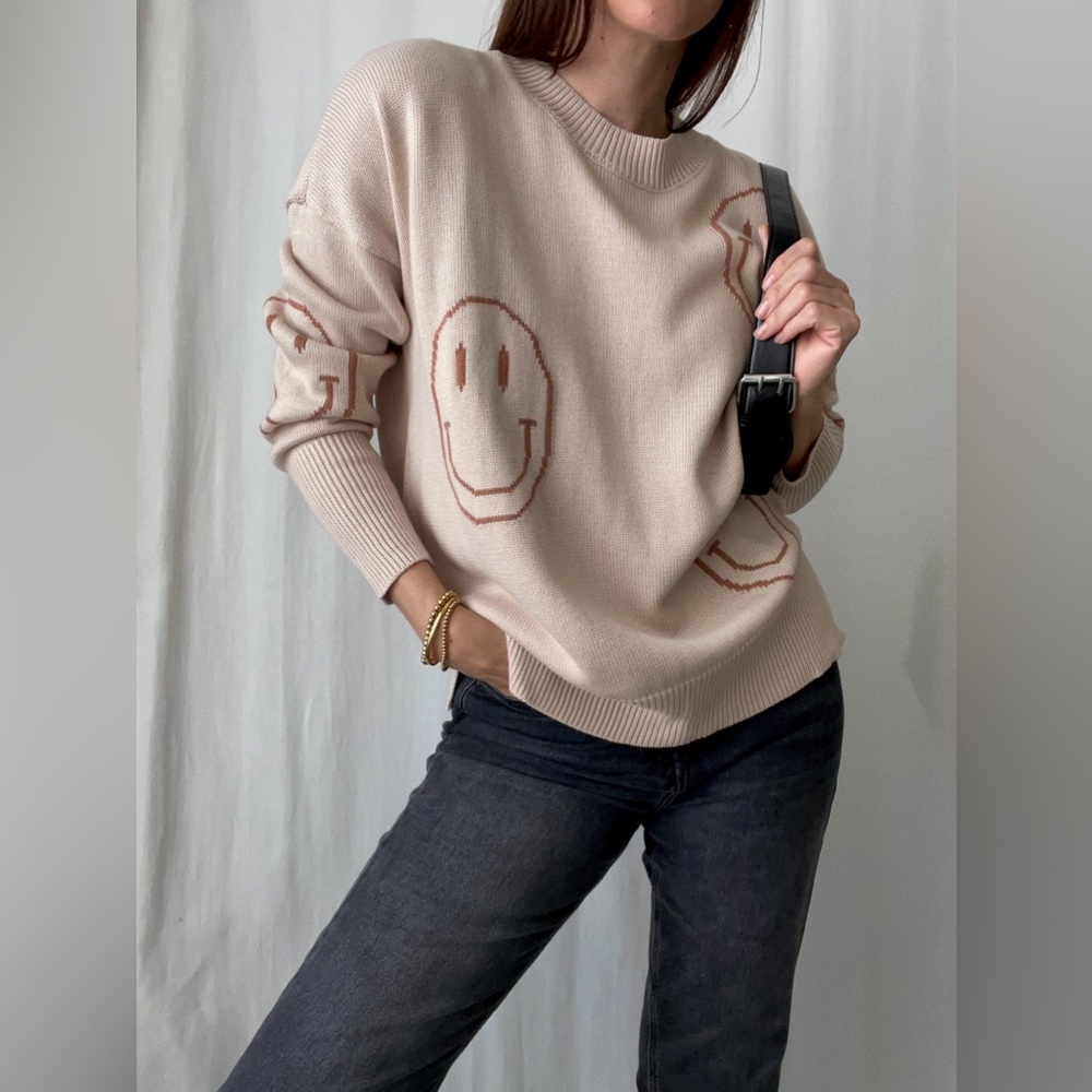 JOYCE SMILEY SWEATER 🆕🔃 — In Beige - Picture 6 of 8